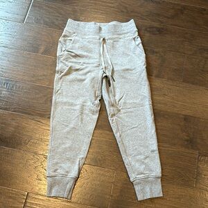 Excellent condition Lululemon joggers sweat pants sz 6